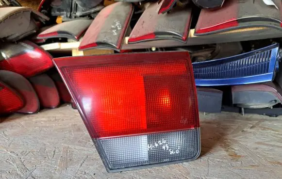 Mazda 626 Tailgate rear/tail lights 0431397L 0431397