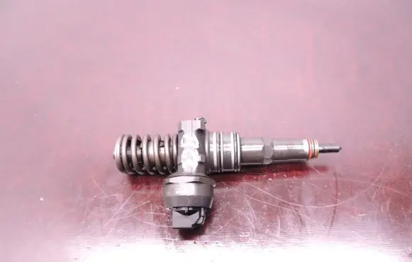 Skoda Fabia Mk1 (6Y) Fuel injector 0414720037 D228