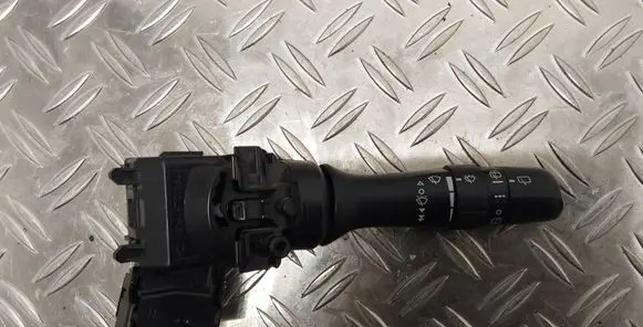 Toyota Auris 150 Wiper control stalk 17F582 02411