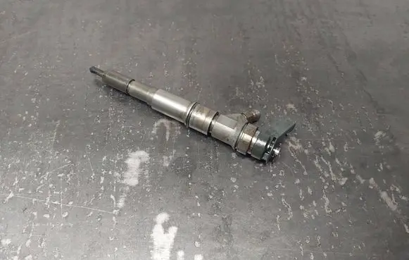 BMW 3 E46 Fuel injector 7789661