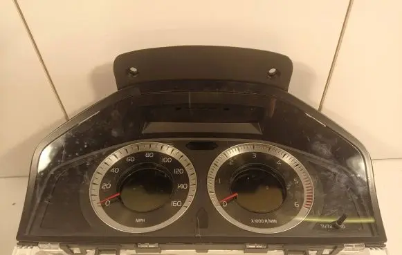 Volvo XC70 Speedometer (instrument cluster) 36002606 31270907AA 69399340U