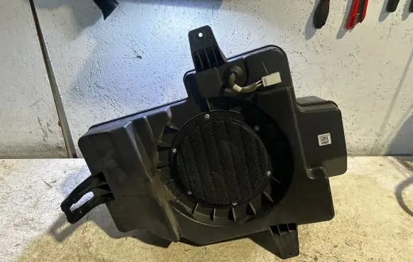 Jeep Grand Cherokee WL Subwoofer speaker P68459292AC S11005792