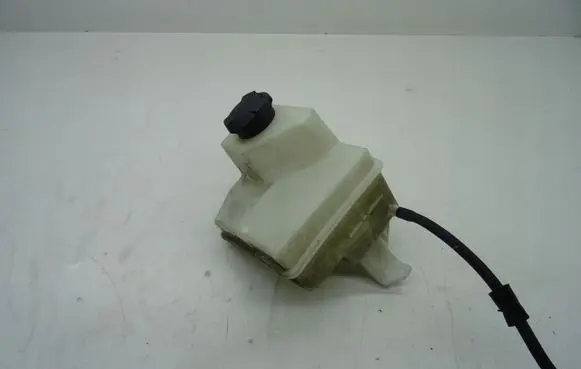 KIA Ceed Windshield washer fluid reservoir/tank