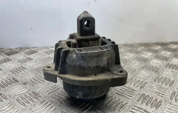 BMW 5 F10 F11 Engine mount bracket 6777382