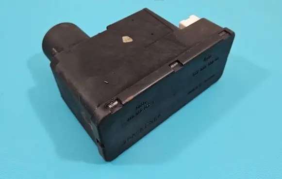 Audi A4 S4 B5 8D Central locking vacuum pump 4A0862257J IMPRK1431787