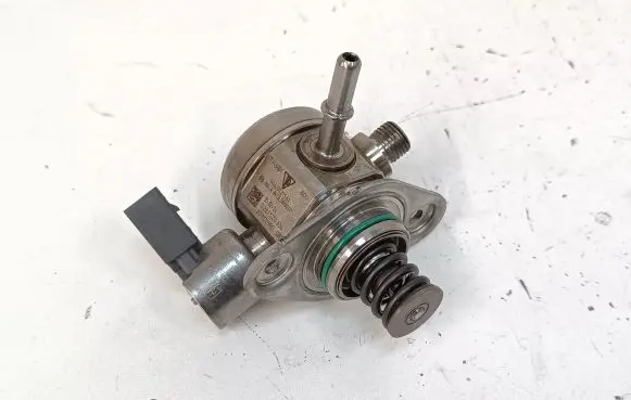 Porsche Macan (95B) Fuel injection high pressure pump 94611031561 0261520304