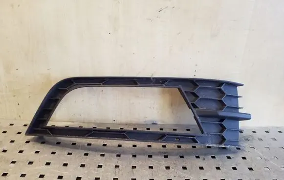 Skoda Octavia Mk3 (5E) Front bumper lower grill 5E0807681