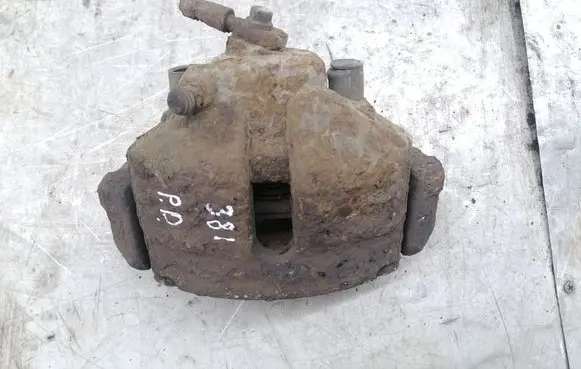 Volkswagen PASSAT B6 Front brake caliper