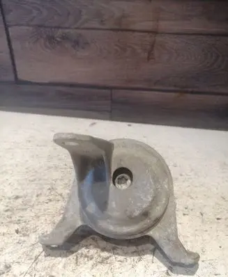 Opel Zafira A Engine mount bracket