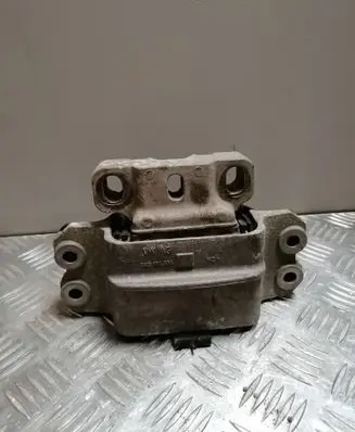 Skoda Octavia Mk2 (1Z) Engine mount bracket 1K0199555