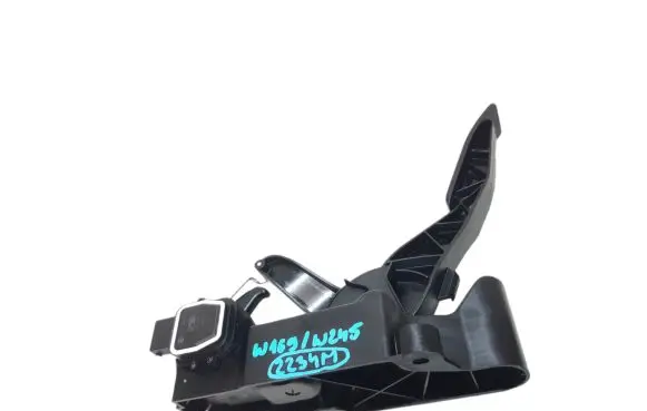 Mercedes-Benz A W169 Accelerator throttle pedal A1693000404 290405 000019