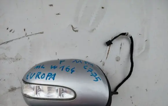 Mercedes-Benz ML W164 Front door electric wing mirror 