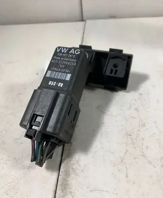 Volkswagen Tiguan Glow plug pre-heat relay 038907281D 51299023A