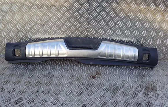 Trunk/boot sill cover protection