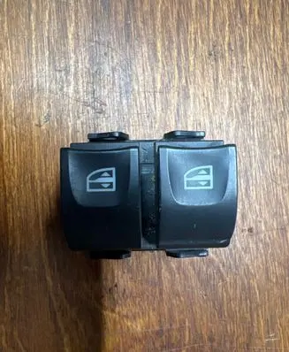 Renault Zoe Electric window control switch 254113300R 10023899
