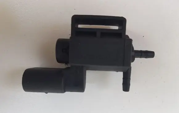 Audi A4 S4 B6 8E 8H Turbo solenoid valve 037906283C