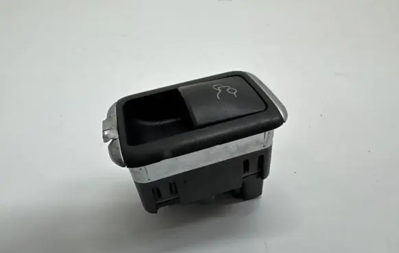 Mercedes-Benz E W212 Tailgate/boot open switch button A2129059200