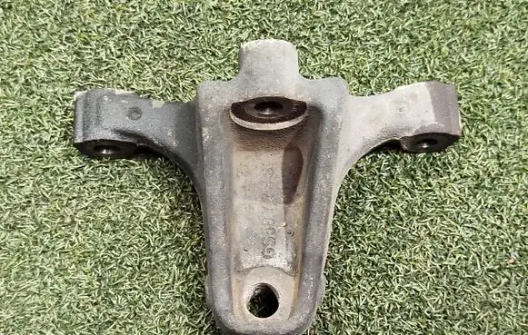 Nissan NV300 Engine mounting bracket 314R