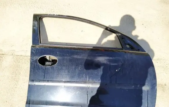 Opel Corsa C Front door juodos