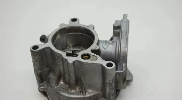 Volkswagen PASSAT B7 Vacuum pump 06J145100C 06H103121J