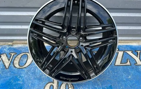 Mercedes-Benz V Class W447 R22 alloy rim A4474018000