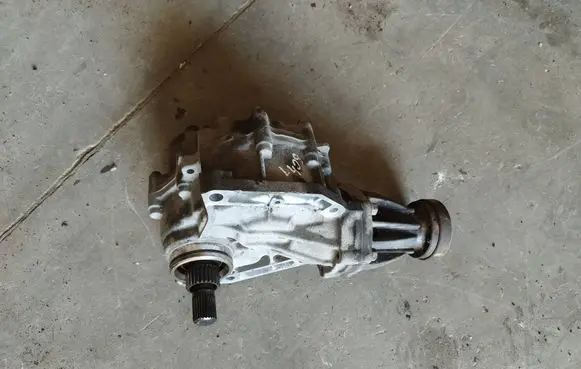 Gearbox transfer box case