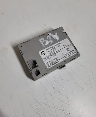 Mercedes-Benz E W211 Gateway control module A2115408445 A2114420027 A2115408245