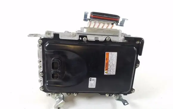 Voltage converter inverter