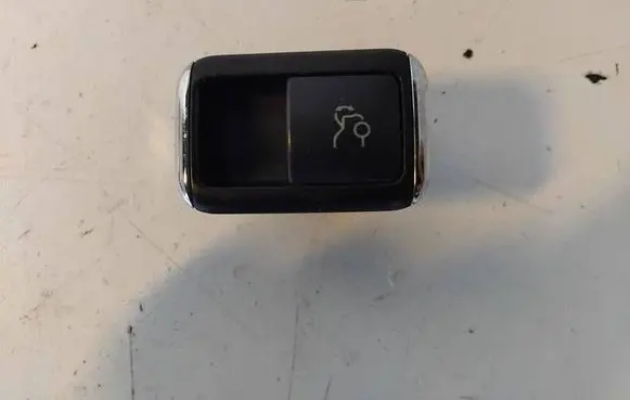 Mercedes-Benz E W212 Tailgate opening switch A2128204510 10034665 03139160