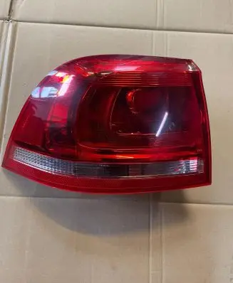 Volkswagen Touareg II Rear/tail lights 7P6945095D