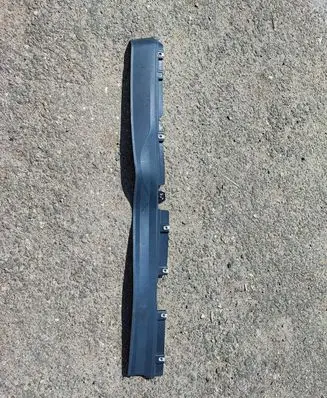 Front bumper lip