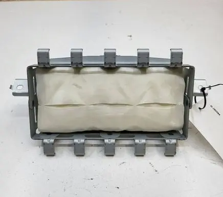Nissan Leaf I (ZE0) Passenger airbag 0589P1000258