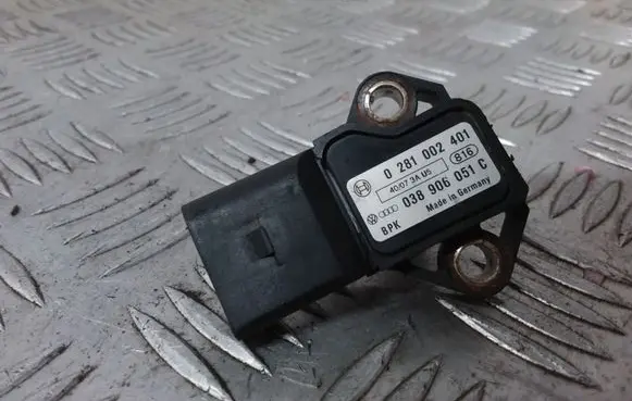 Volkswagen Touareg I Intake air temperature sensor 038906051C 0281002401