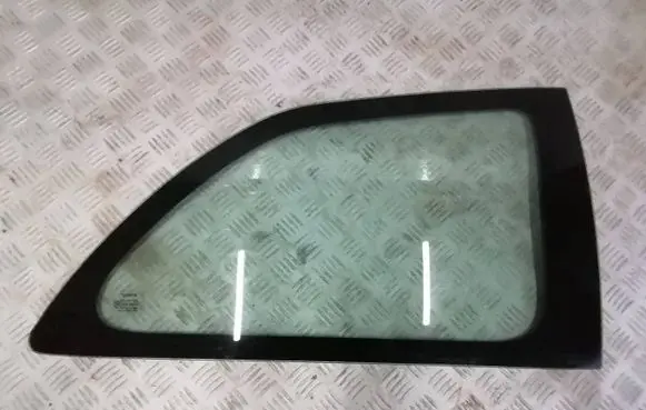 Toyota Yaris Rear side window