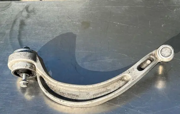 Front lower control arm/wishbone