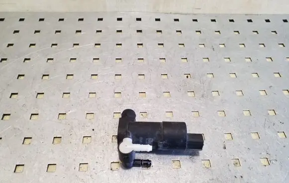 Ford Focus Windscreen/windshield washer pump BV6117K624BA