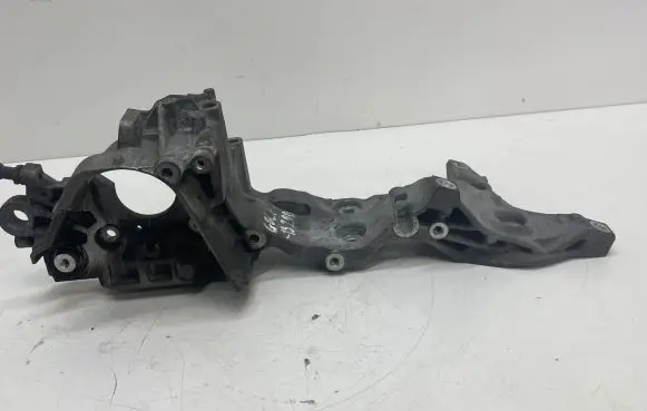 Volkswagen Golf VII Engine mounting bracket 04L903143E A19000