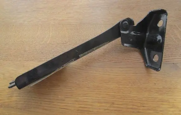 Mazda 626 Engine bonnet/hood hinges GE4T52420