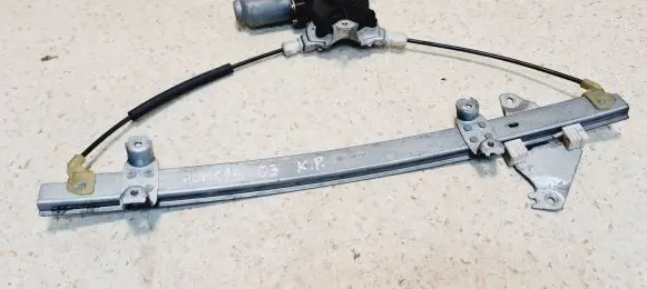 Nissan Almera N16 Front door window regulator motor 400601T7 0601 114725