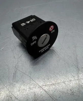 Passenger airbag on/off switch