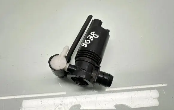 Ford Fiesta Windscreen/windshield washer pump 8a6117k624 1005307 9907301261