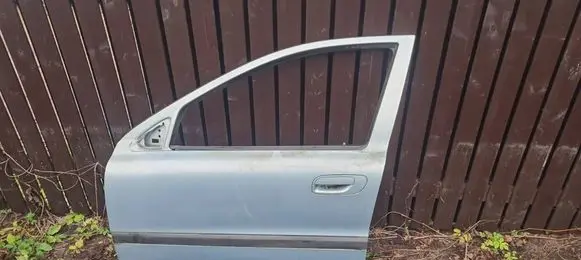 Volvo V70 Front door