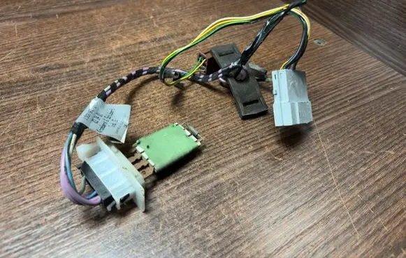 Opel Movano A Heater blower fan relay 133762Z