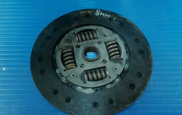Volkswagen Crafter Pressure plate 03L141031T