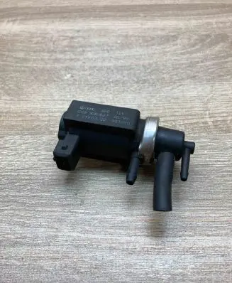 Audi A6 S6 C5 4B Turbo solenoid valve 059906627 WithPlug