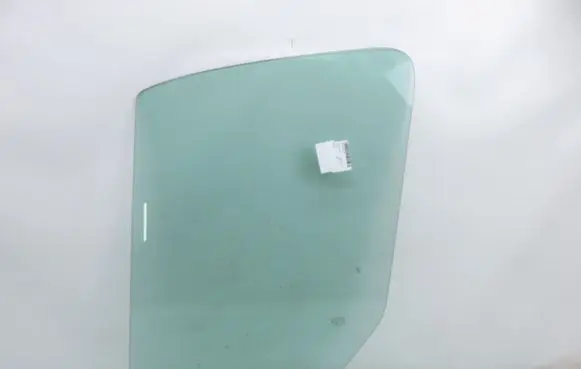 Mercedes-Benz Sprinter W906 Front door window glass four-door 