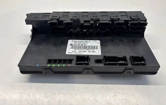 Mercedes-Benz C W203 Fuse module 2035451801