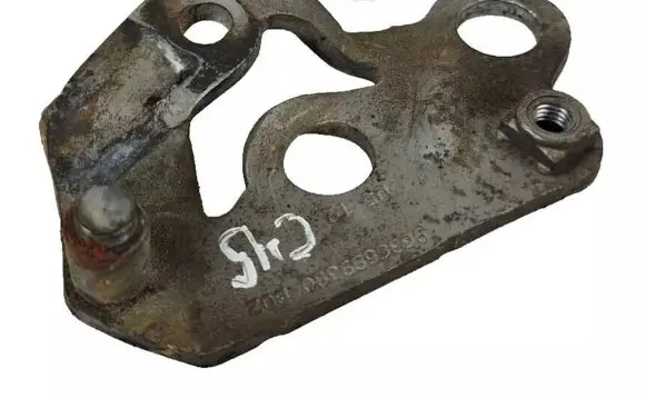 Volvo S80 Engine mounting bracket 9686599380