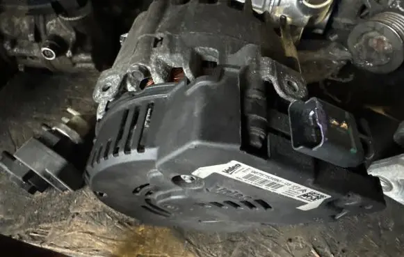 Peugeot 208 Generator/alternator 9675753680 2612707C 513068292