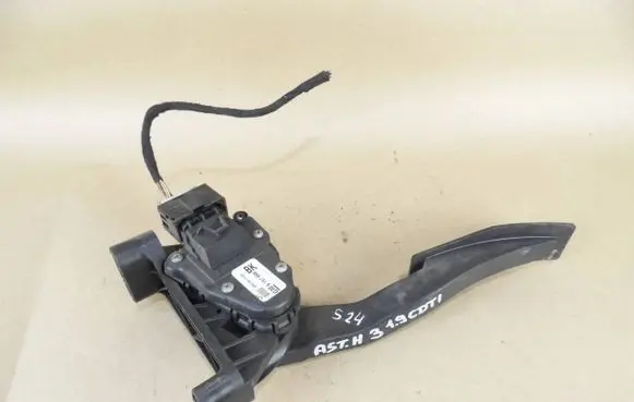 Opel Astra H Accelerator throttle pedal 9157998 6PV00811200